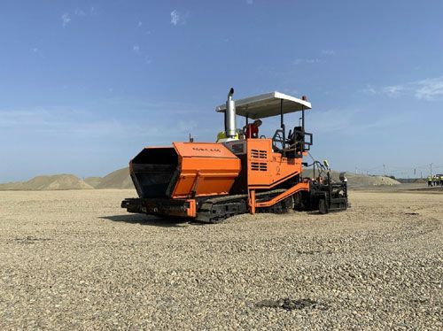 В Краснодарском крае ООО «НПО «ГКМП» совместно с ККА РООР «Союз дорожников Кубани» испытали отечественный асфальтоукладчик