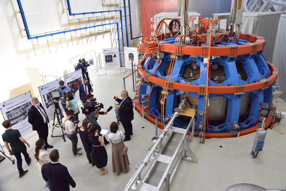 Термоядерную установку, модернизация которой производилась на заводе ООО «НПО «ГКМП», запустили в Курчатовском институте