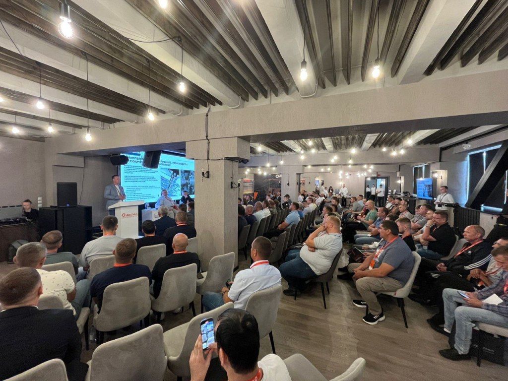 26 июня компания ООО «ТД «ДЕСНА» провела дорожно-строительную конференцию «Тяжелые машины для легких свершений»